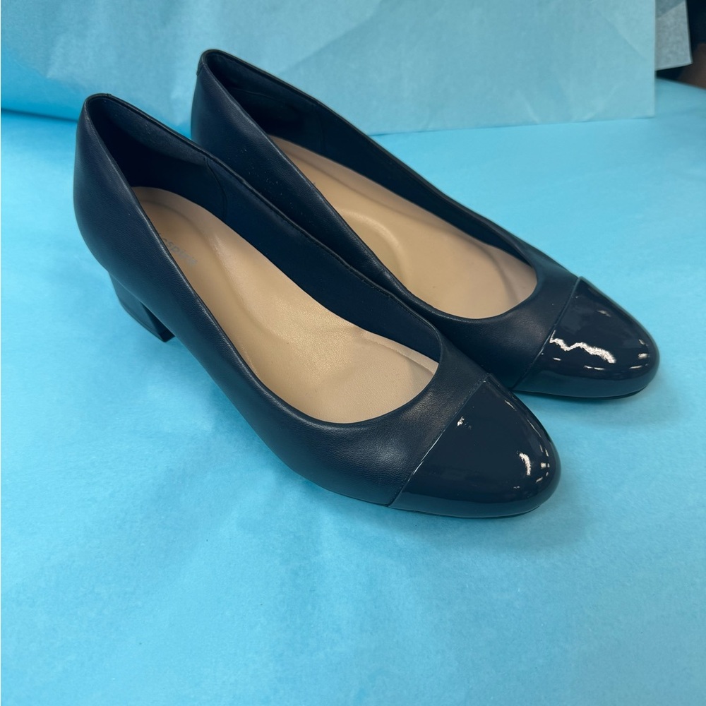 Elegant Navy Women's Pumps